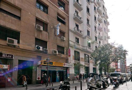 Gran Via Suites Madrid Buitenkant foto