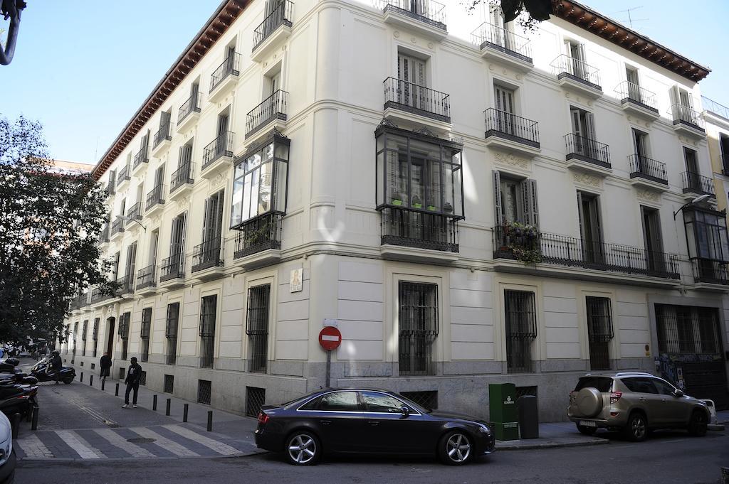 Gran Via Suites Madrid Buitenkant foto